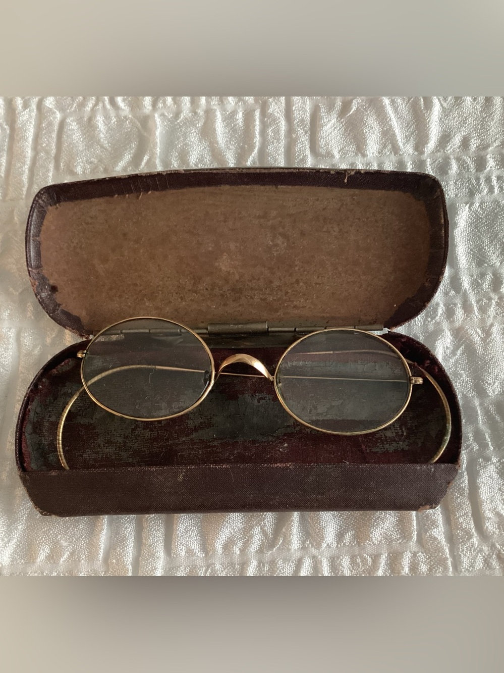 Antique Windsor style spectacles with their original hard case lined with fabric